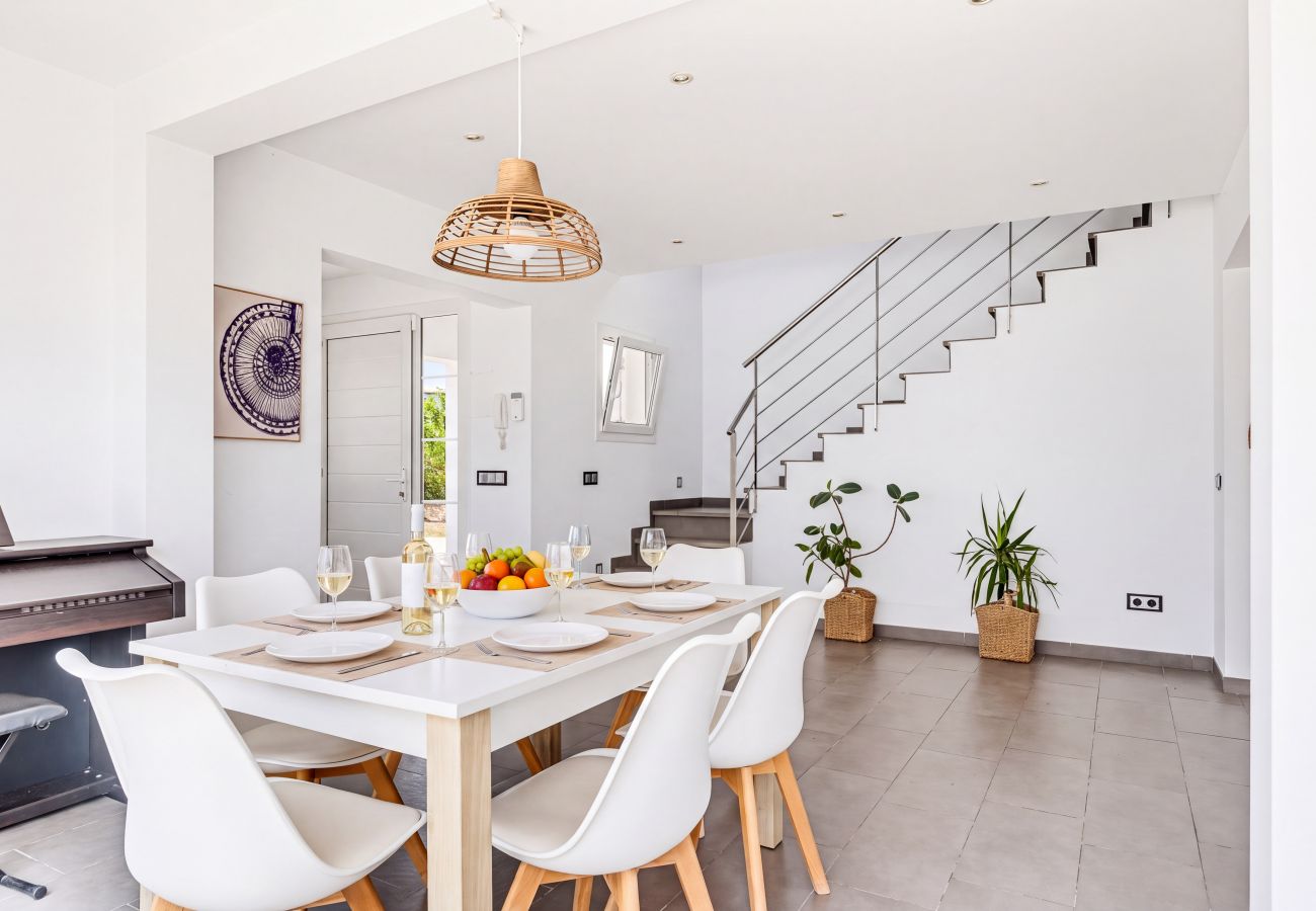 Villa en Cala Blanca - VILLA MAGDALENA