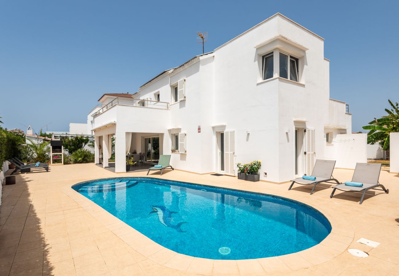 Villa en Cala Blanca - VILLA MAGDALENA