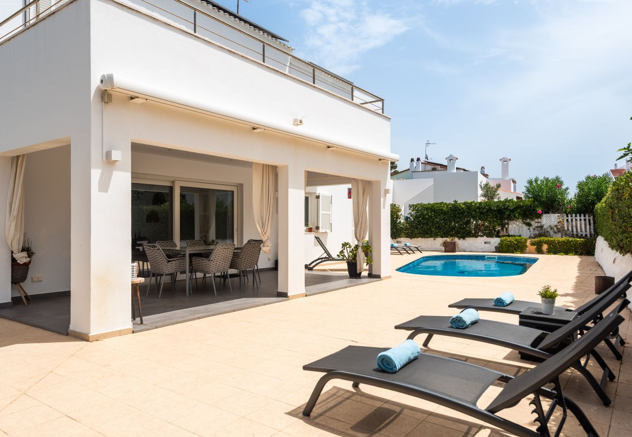 Villa en Cala Blanca - VILLA MAGDALENA