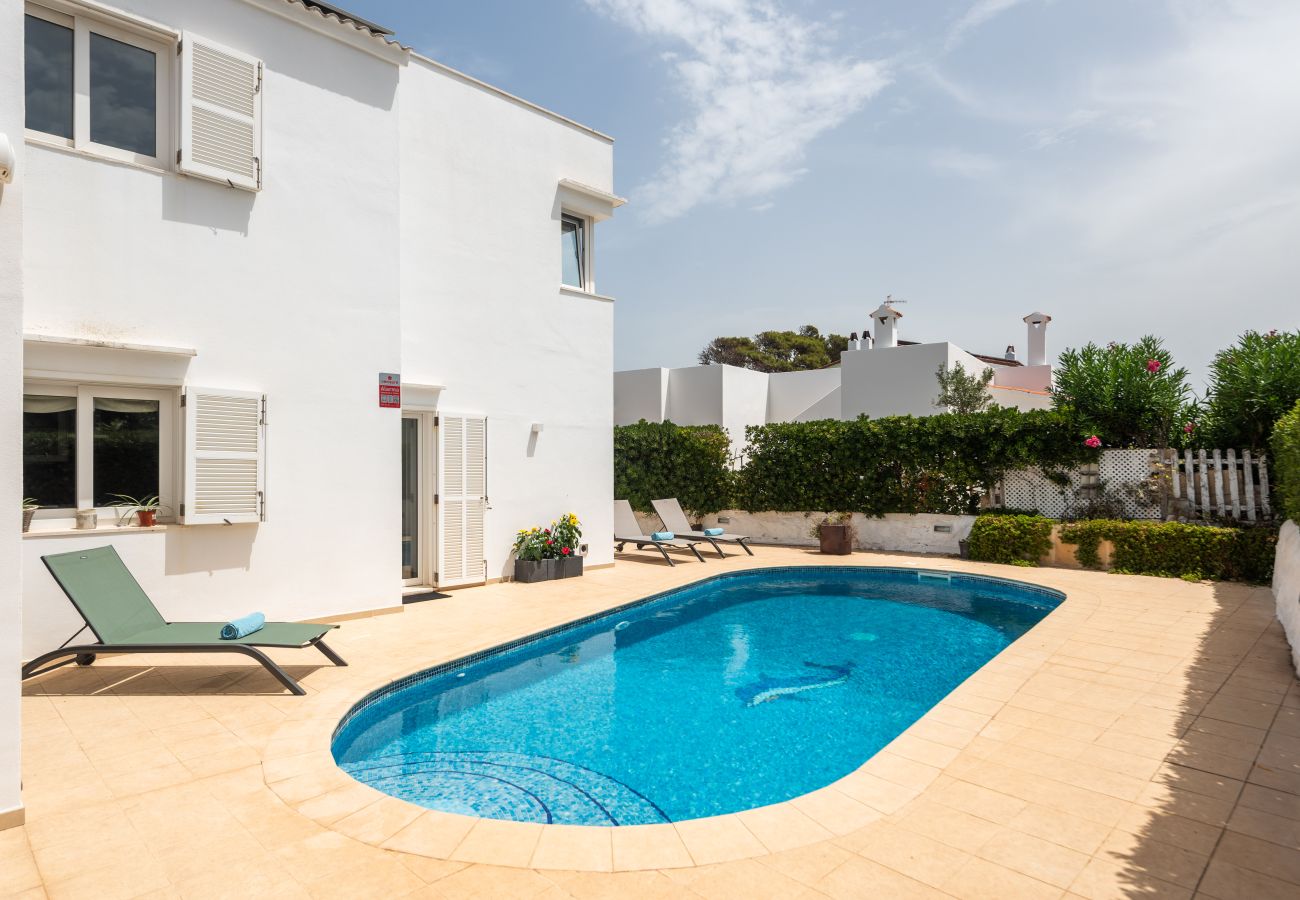 Villa en Cala Blanca - VILLA MAGDALENA