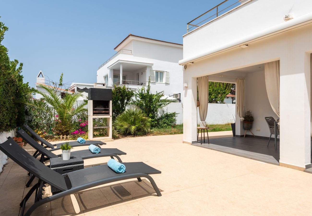 Villa en Cala Blanca - VILLA MAGDALENA
