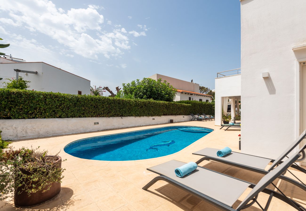 Villa en Cala Blanca - VILLA MAGDALENA