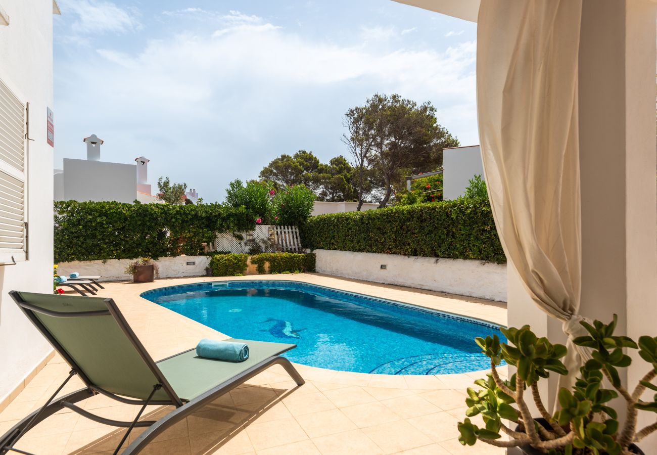 Villa en Cala Blanca - VILLA MAGDALENA