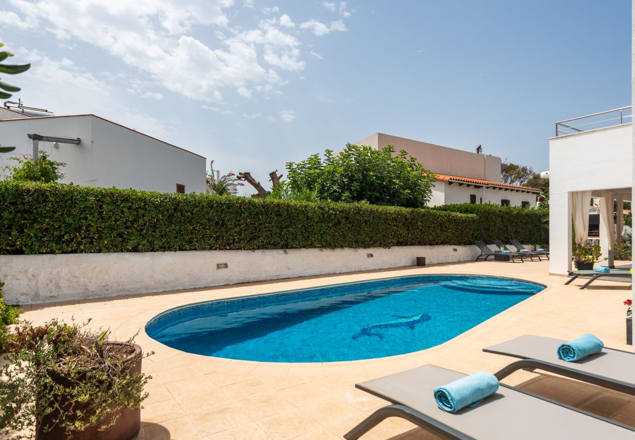 Villa en Cala Blanca - VILLA MAGDALENA