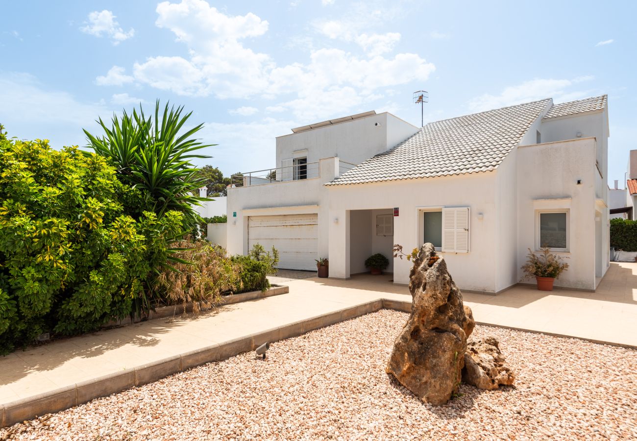 Villa en Cala Blanca - VILLA MAGDALENA