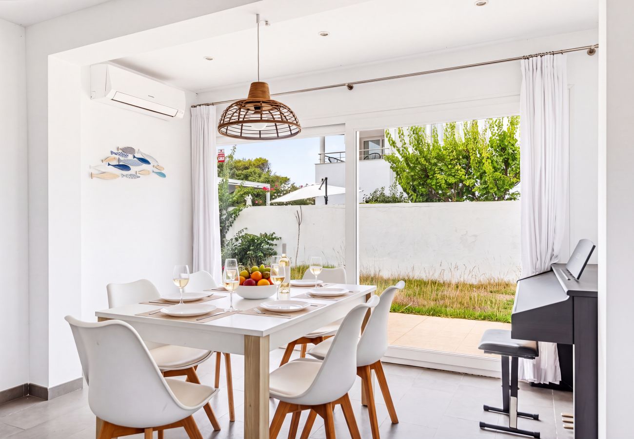 Villa in Cala Blanca - VILLA MAGDALENA