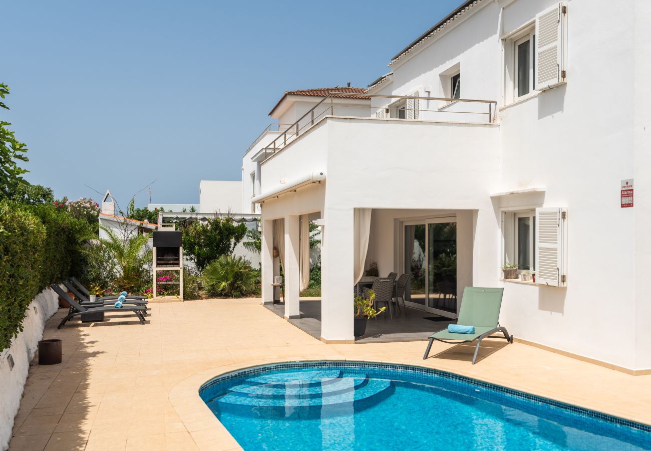 Villa in Cala Blanca - VILLA MAGDALENA