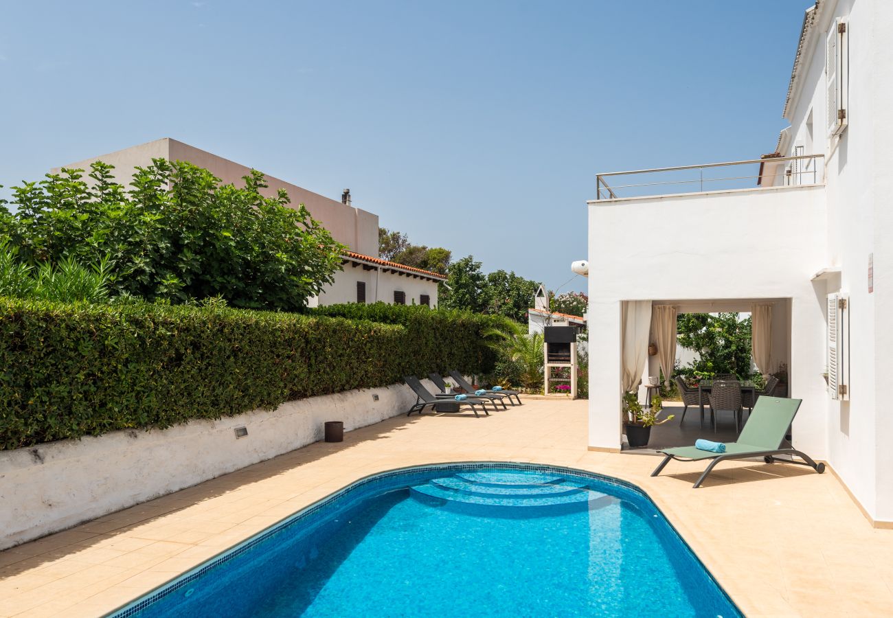 Villa in Cala Blanca - VILLA MAGDALENA