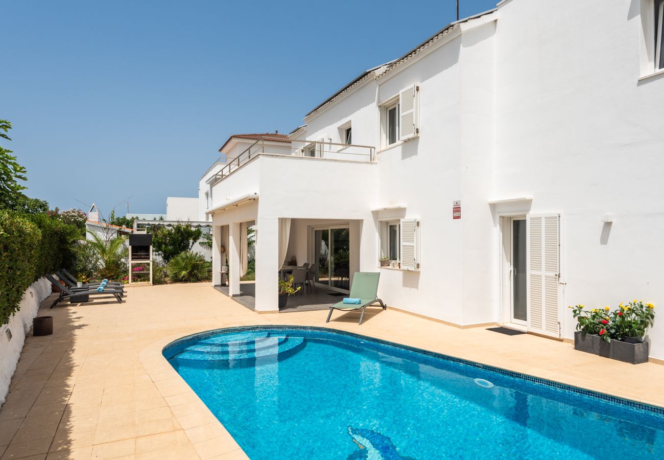 Villa à Cala Blanca - VILLA MAGDALENA